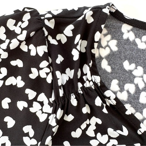 Michael Kors  jersey knit top with a v-neckline and short sleeves - Picture 6 of 10